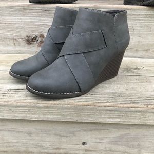 Maurices Gray Wedged Booties